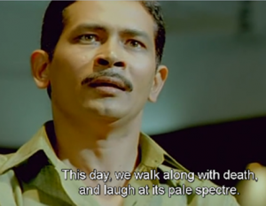 Laxman recita el poema patriótico Sarfaroshi ki Tamanna, de Ram Prasad Bismil, a quien encarnará.