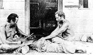 Realización del tatuaje en Tahití.