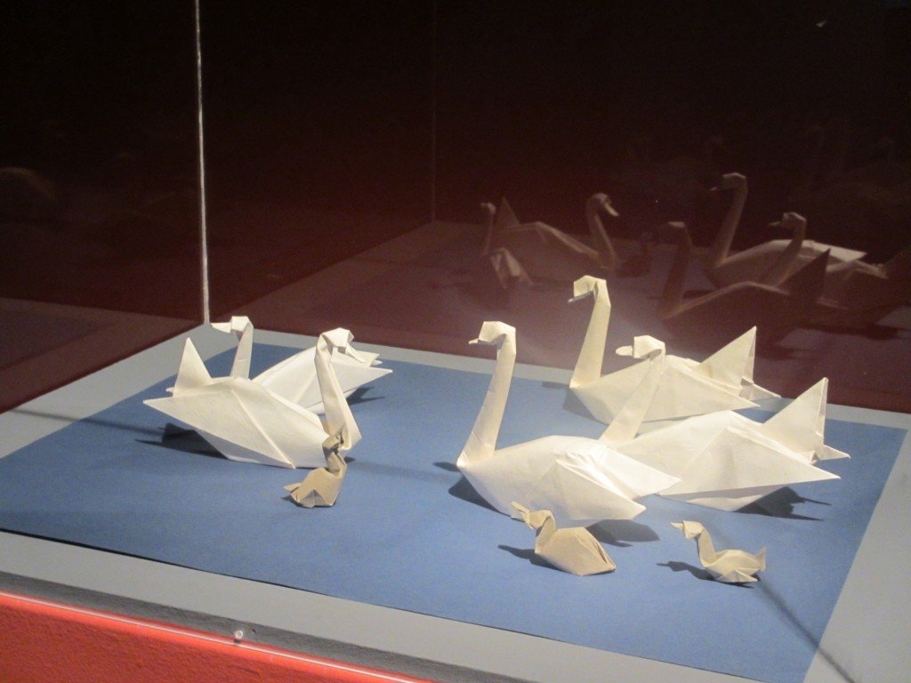 Colección de cisnes, expuesta en la intimidad, creando un interesantísimo efecto de trascendencia. 