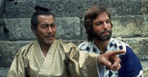 Toshiro Mifune como Toranaga y Richard Chamberlain como Blackthorne, protagonistas de la adaptación televisiva de Shôgun.