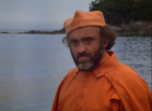 Leon Lissek como Padre Sebastião en la adaptación televisiva de la novela.