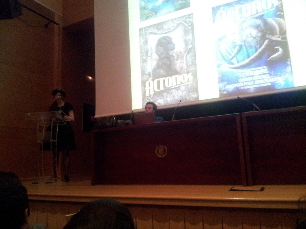 Mesa redonda acerca del movimiento Steampunk.