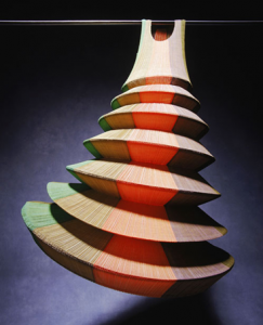 Ejemplo de uno de sus vestidos con plisados. 1995.