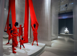 Muestra musealizada de la serie A-POC.