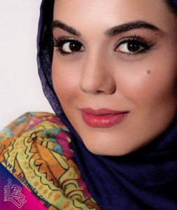 Imagen de la actriz Azadeh Zaree, sin caracterizar (fuente: bhamta.com). 