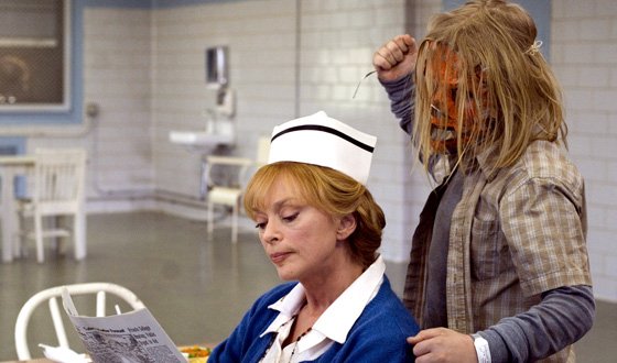 Daeg Faerch interpretando al joven Michael Myers en el reboot de la saga Halloween que realizó Rob Zombie. La primera película, a la cual pertenece este fotograma, fue una reinterpretación muy interesante de este clásico de los ochenta.
