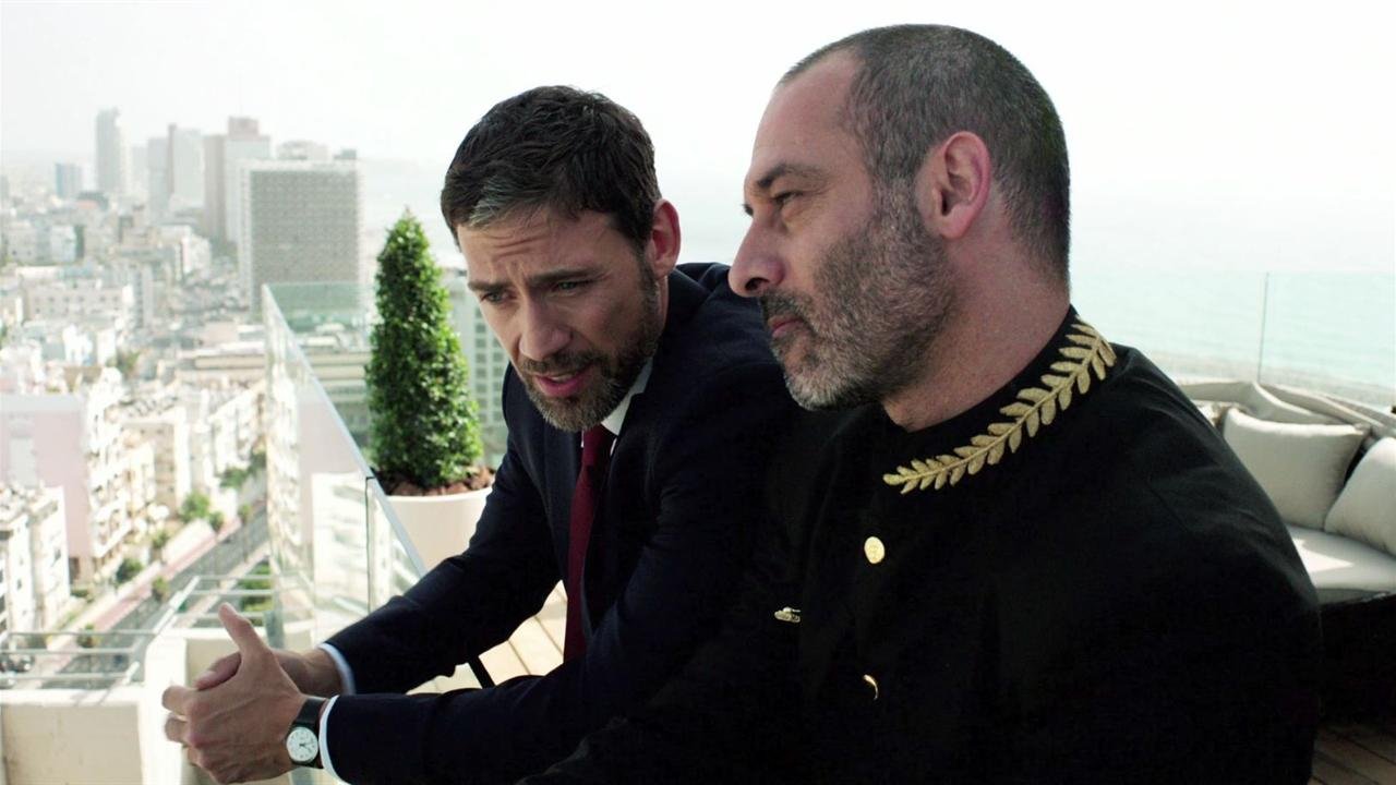 Barry (Rayner) y Jamal (Barhom), los hijos del Presidente de Abu son dos hermanos completamente diferentes que protagonizan la serie.