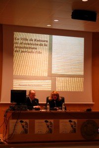 Elena Barlés presentando la coferencia de Fernando García Gutiérrez.