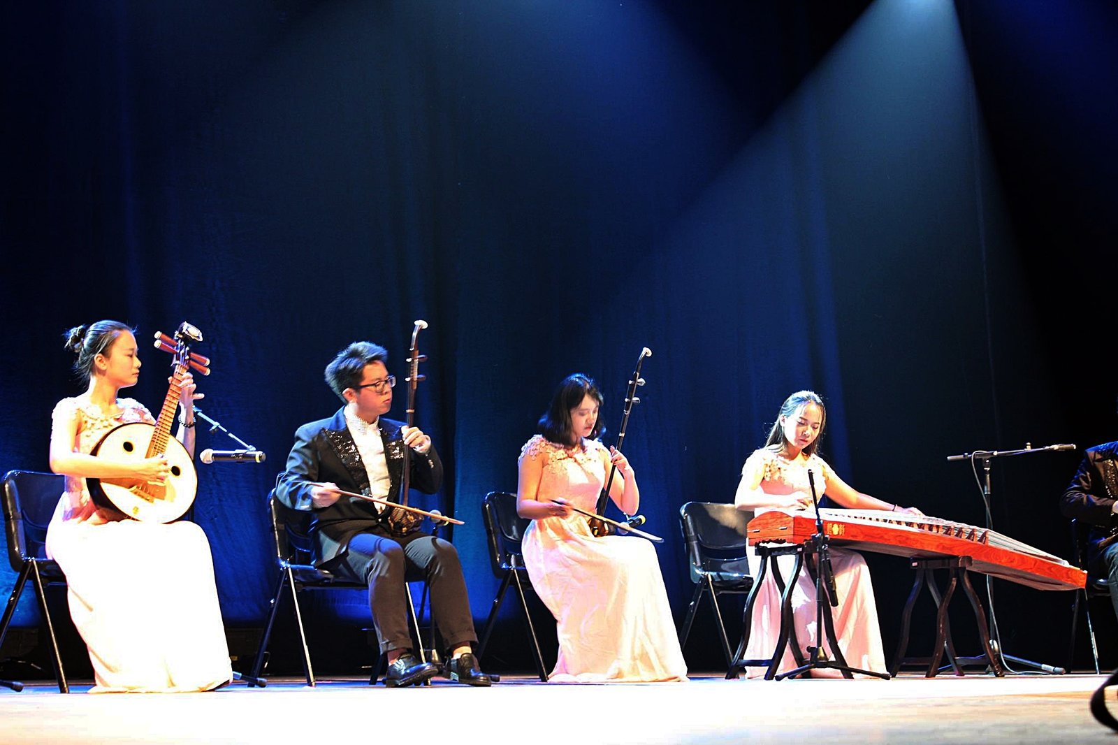 Parte del conjunto de músicos que animaron el espectáculo. Fotografía de Alba Finol.