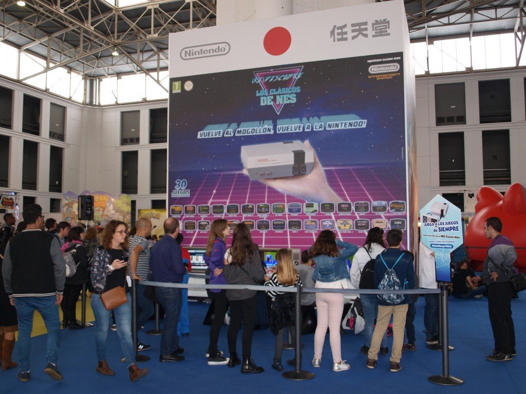 Una de las propuestas de la zona de videojuegos era probar la nueva consola-emulador NES.