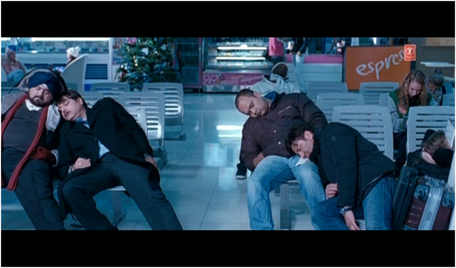 Fotograma que muestra a Randhir y sus amigos en el aeropuerto.