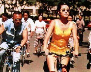 Zhao Xiaoshuai siguiendo a An Hong a casa.