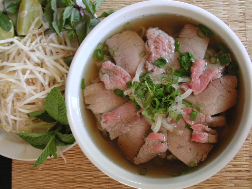 Plato típico de Pho. Viet World Kitchen. 