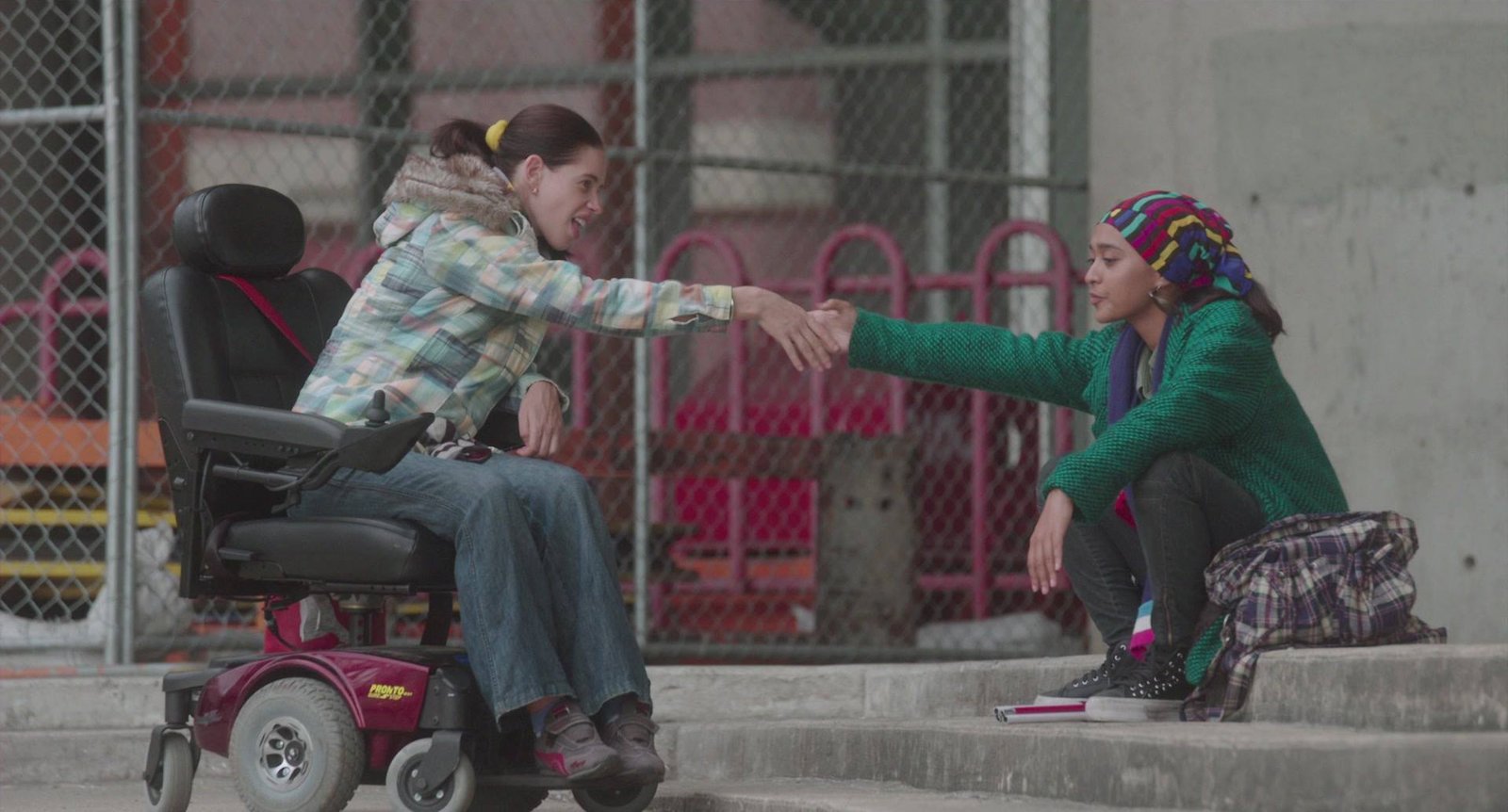 Laila y Khanum se conocen en las calles de Nueva York.